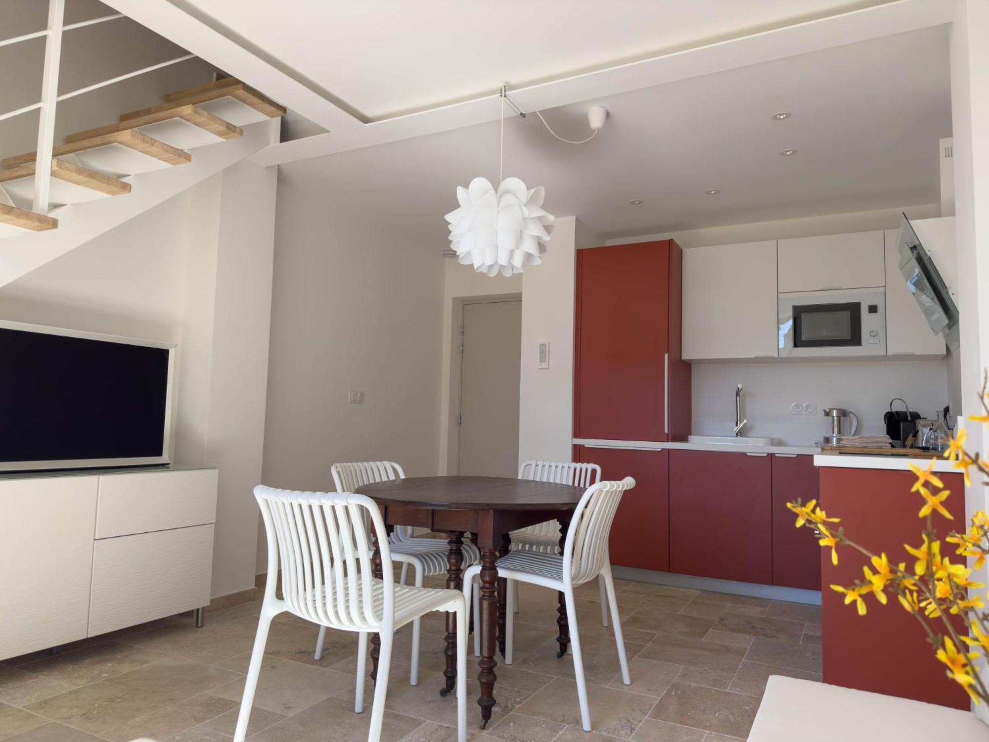 Les Suites Du 13 Aigues-Mortes Exterior photo